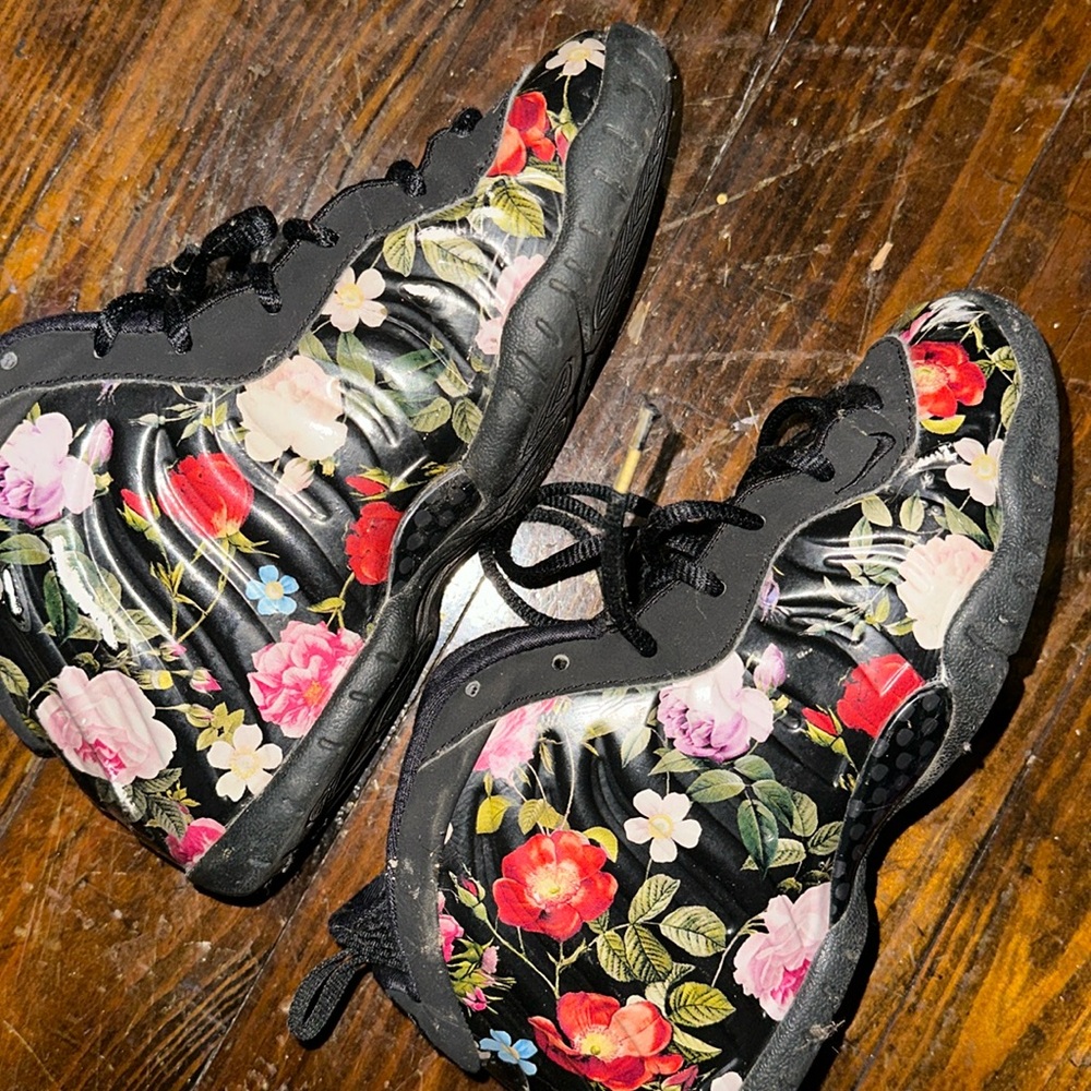 Limited Nike foams children size3Y VERY LIMITED FLOWER EDITION FOAMS